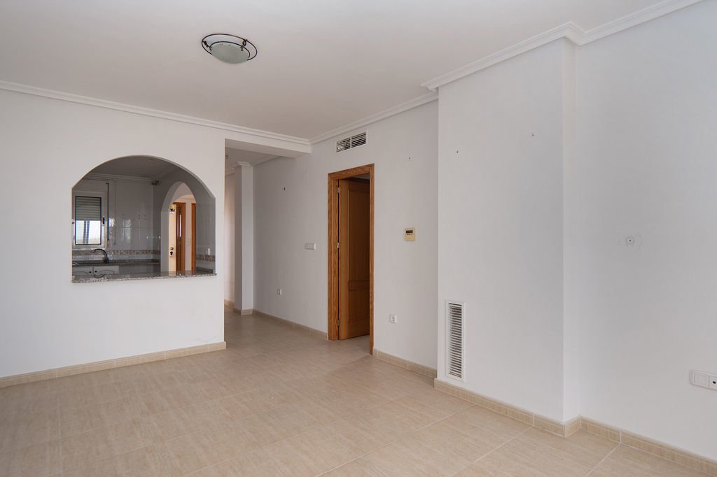 Flat with garage on Calle Nicomedes Gómez — image 2